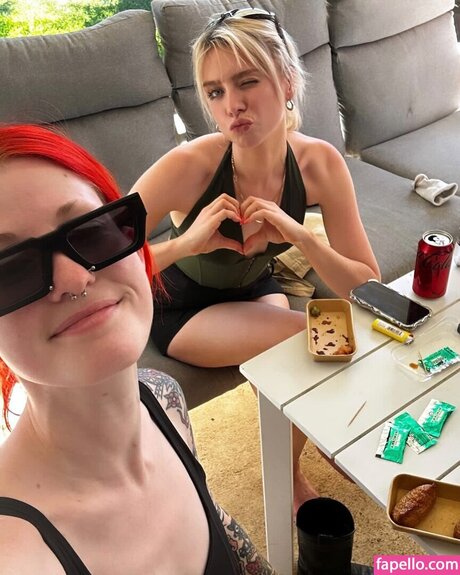 Maddie Phillips model image