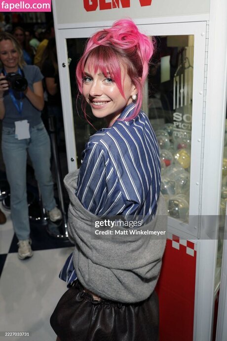 Maddie Phillips star free photos