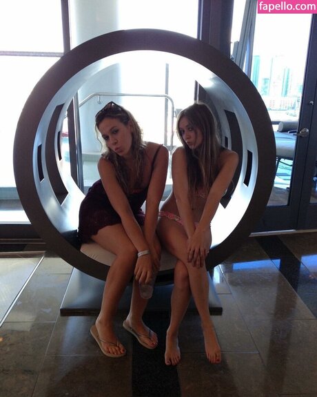 Billie Lourd model art photos