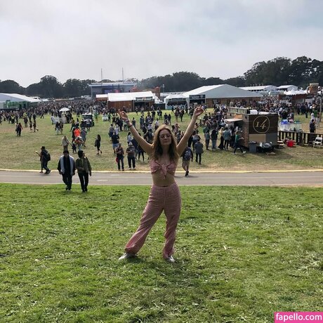 Billie Lourd sexy pornstar archive