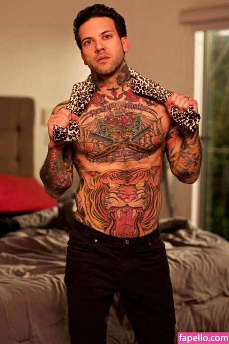 Small Hands model perfect archive