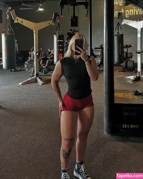 Alilangert model beautiful pics