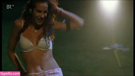 Ninahartmann perfect actress photo