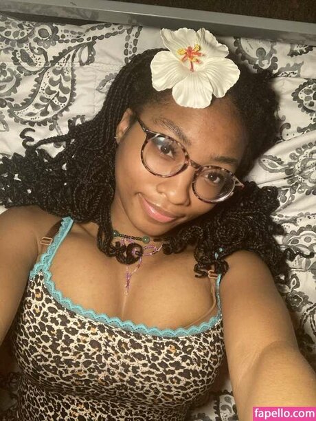 earth2daya777 star nude picture