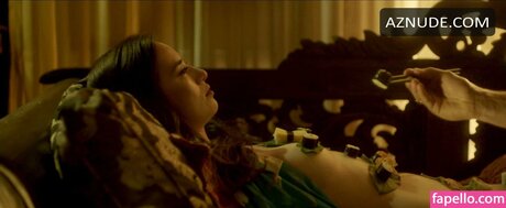 Cara Gee sexy model images