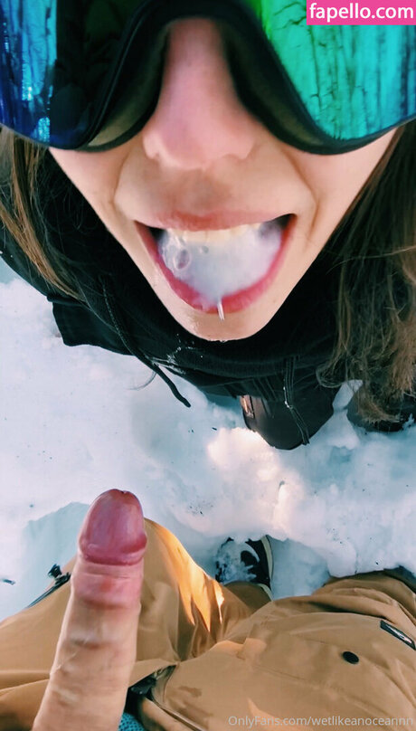 WetLikeAnOcean exclusive pornstar photo