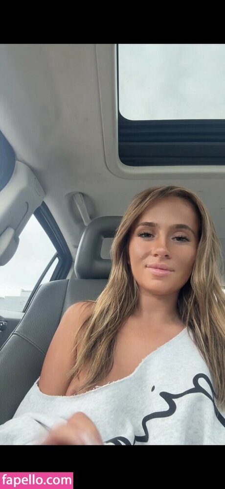 Livromanoo model porn picture