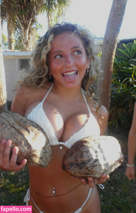 Nina Cotroneo model photos