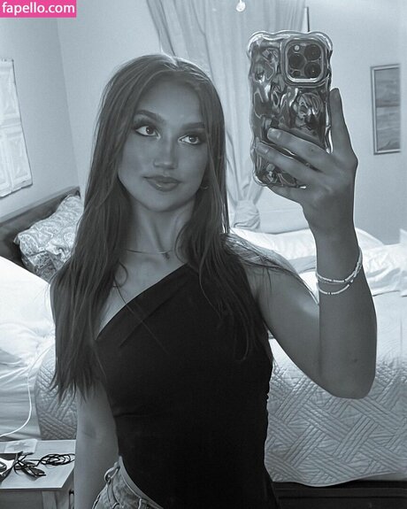 Katie Thompson sexy star pictures