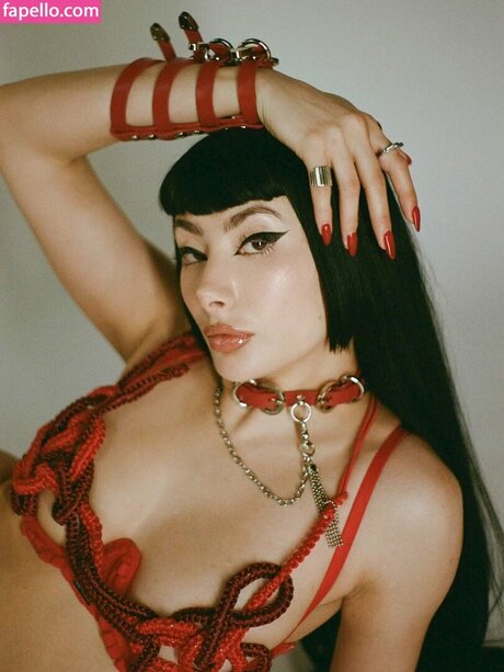 SweetSeverine star naked pic