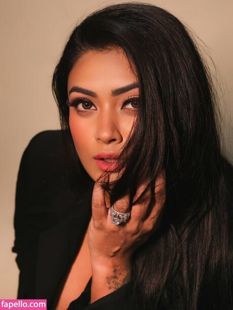 Twinkle Kapoor nudes model img