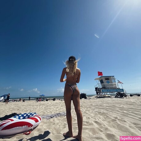 Emilee Axelsson adult star pic