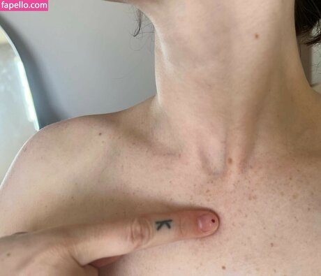 Ella Woolsey beautiful star image