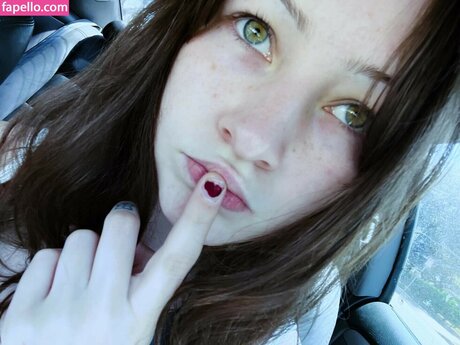 Ella Woolsey star top photo