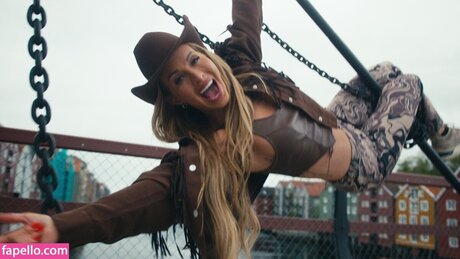 Carina Dahl star hot img