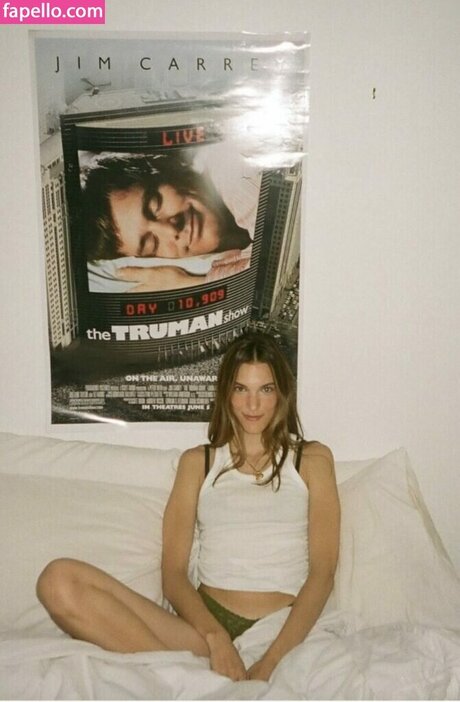 Charlotte Cardin Nue pornstar nude images