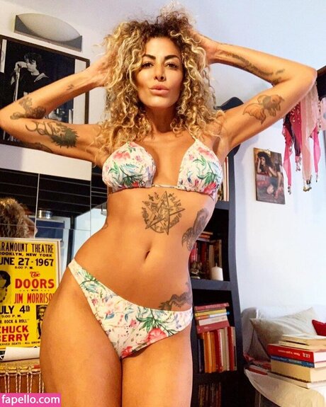 Nora Amile model porn img