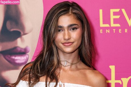 Rayna V beautiful star archive