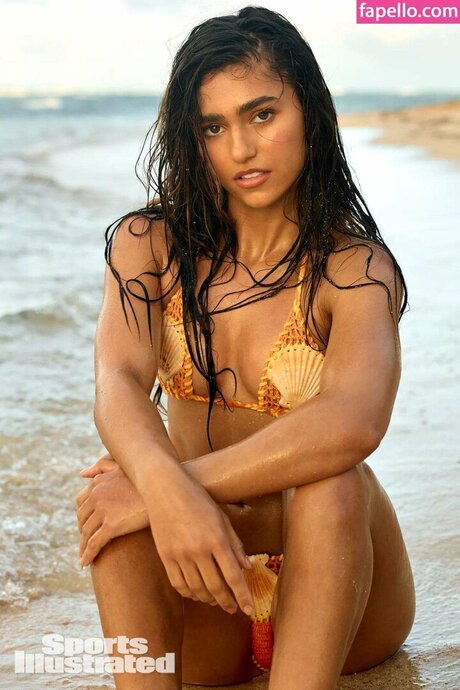 Rayna V hd star gallery