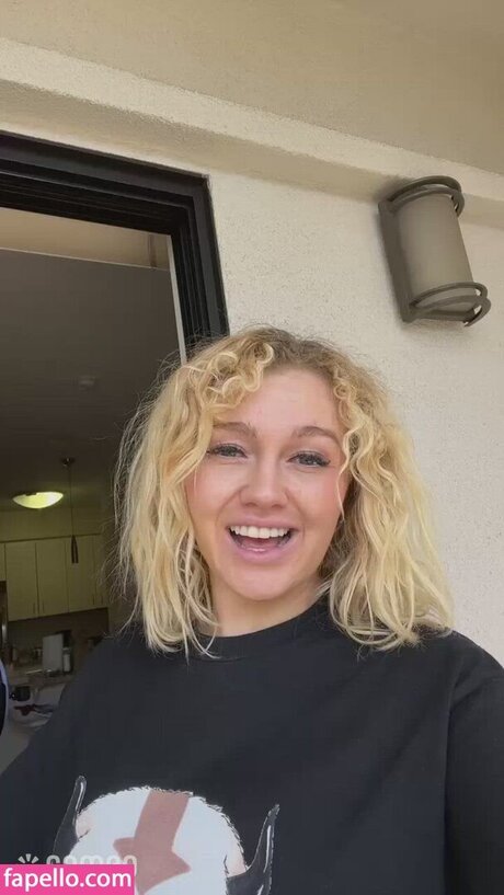 adeliaacker nude model picture