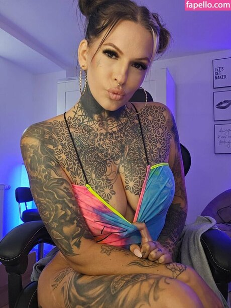 Aileeninkofficial model adult photo