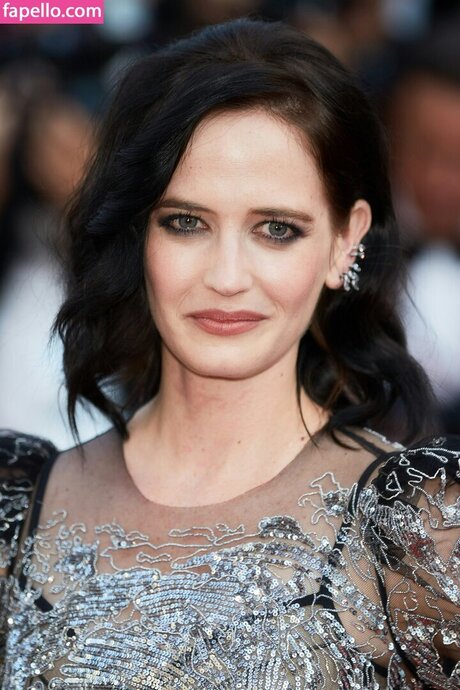evagreen beautiful model photo