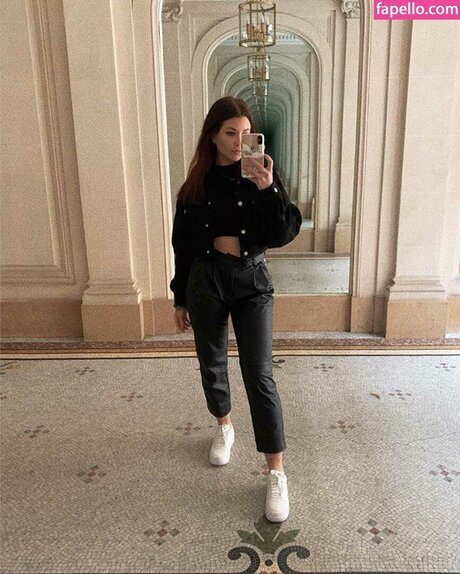 Enjoyphoenix model hd gallery