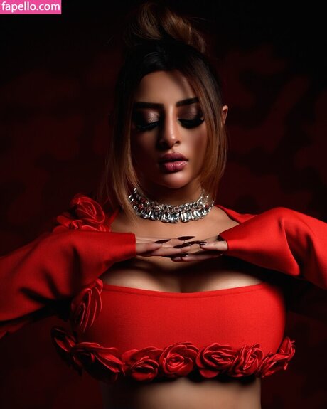 Avneet Kaur nude star photo