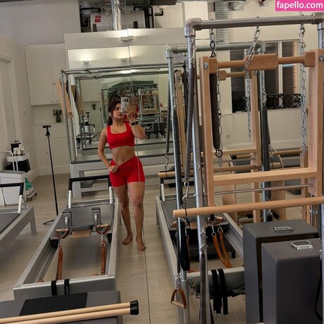 Avneet Kaur model nudes gallery