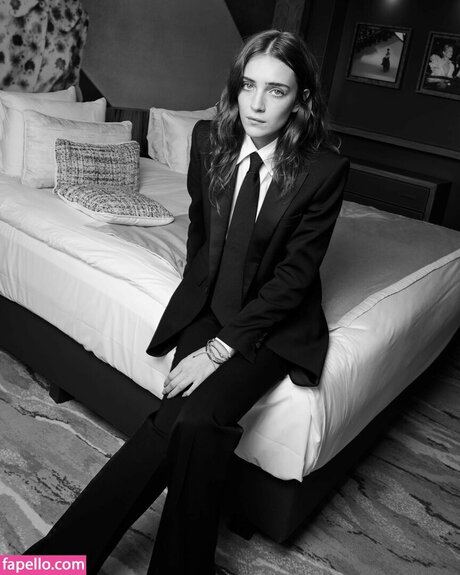 Talia Ryder star pretty galleries