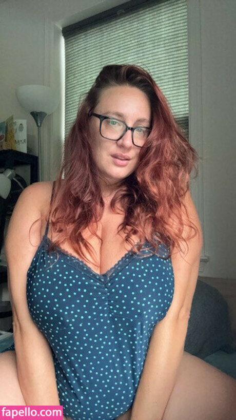 RefashionedHippie erotic actress pic