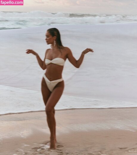 Michaela Wain free star images