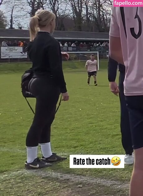 Issy Anderson hot model pic