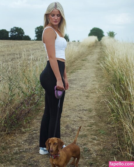 Issy Anderson nude model photos