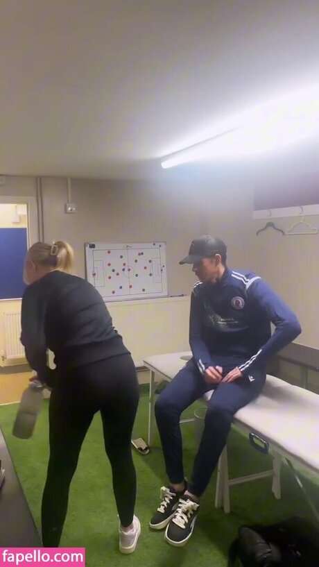 Issy Anderson erotic actress images