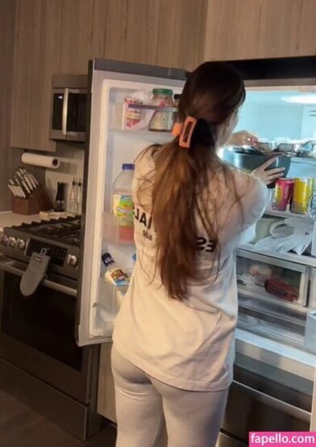 adolladola adult model img