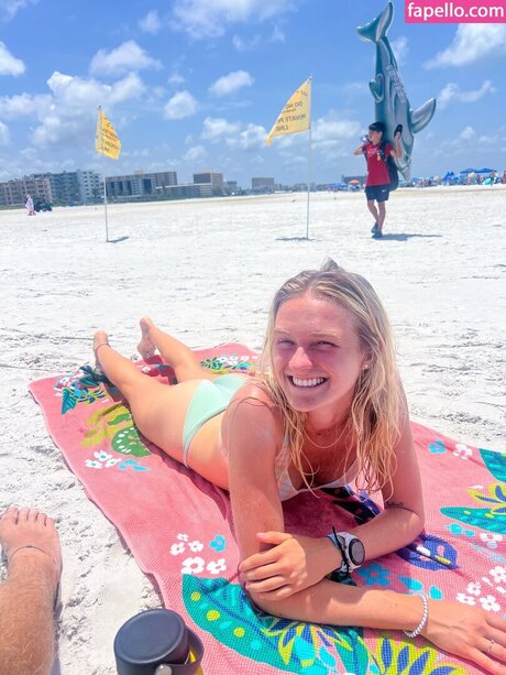 Amber Schulz model naked pic