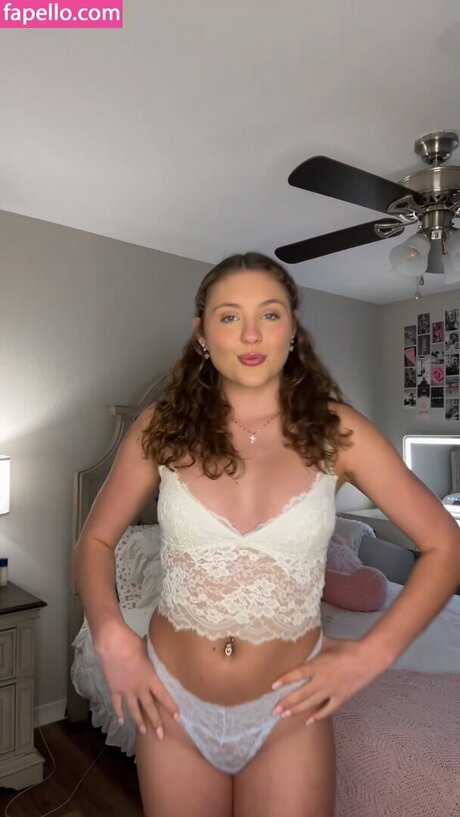 Olivia Mitchell sex model image