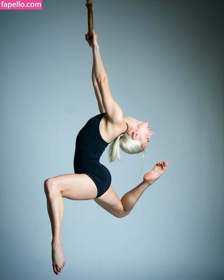 Renata Schneider art model pictures