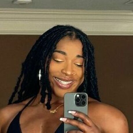 miss kiaraphillips hot model picture