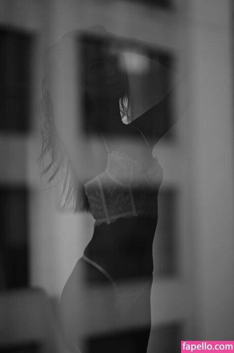 angadobo exclusive model photo