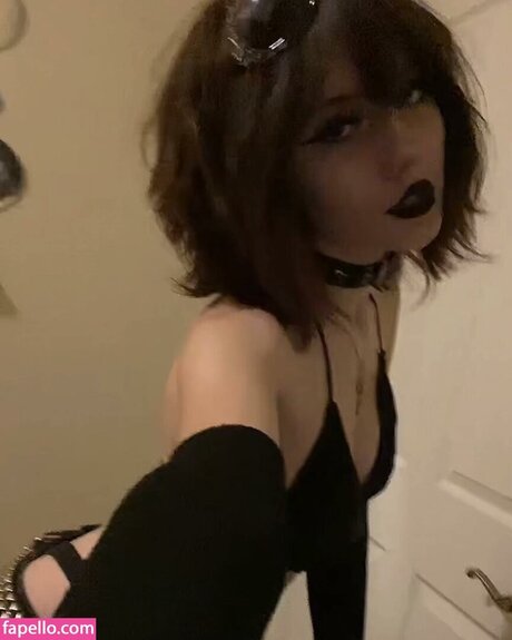 Trinity Manaj art actress images