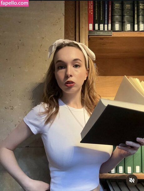 Serena Skybourne star hot photo