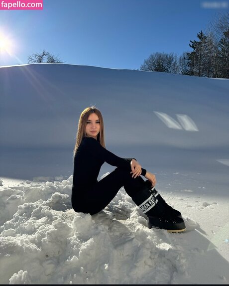 Marina Jotanovic model nude picture