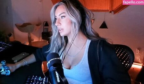 Honeyxxo model free galleries