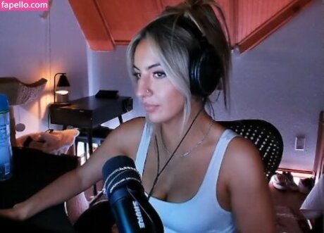 Honeyxxo star xxx gallery