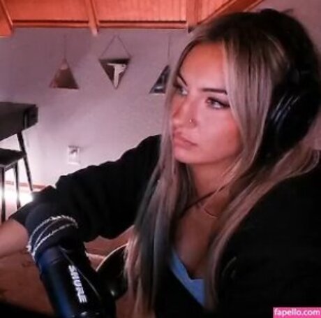 Honeyxxo beautiful model pics