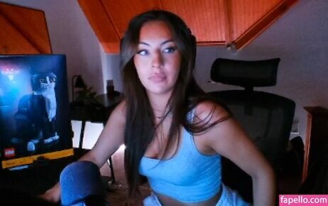 Honeyxxo erotic model gallery