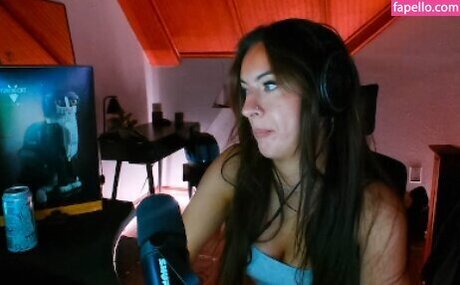 Honeyxxo exclusive model pics