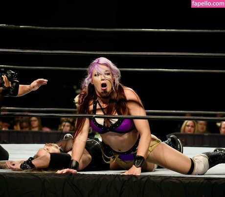 Lena Kross erotic model pic